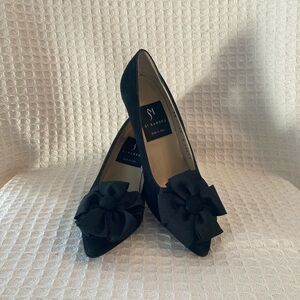 Di Sandro Black Suede Heels With Bow Accent Size 35